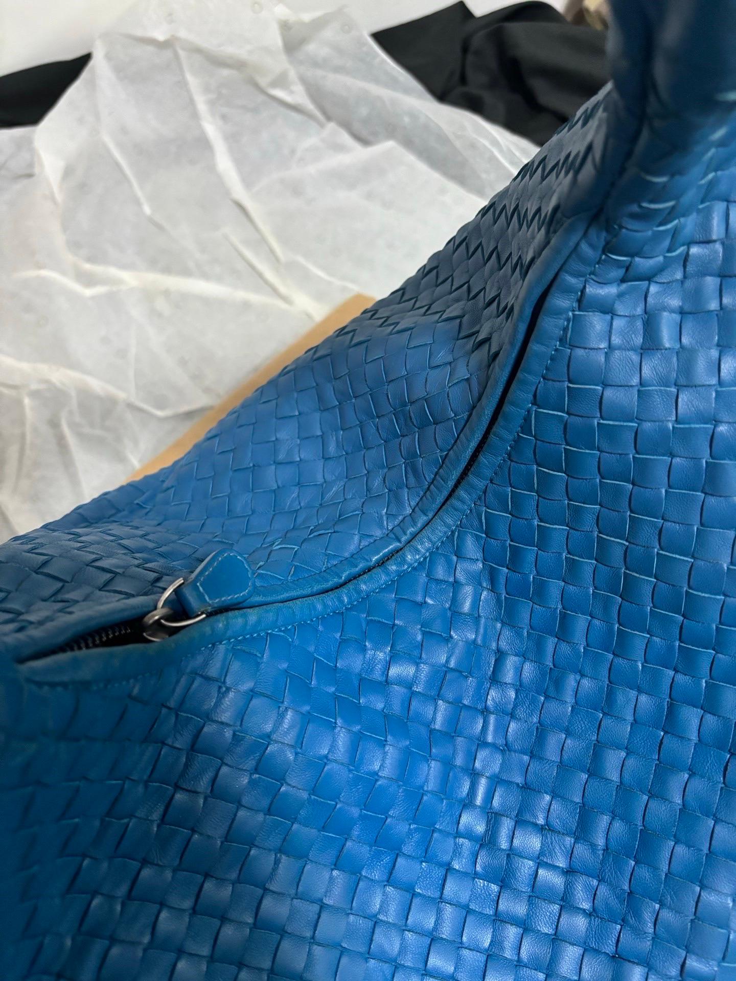 Bottega Veneta Belly Hobo Intrecciato Bleu Marine Cuir Maxi 50cm en vente 11