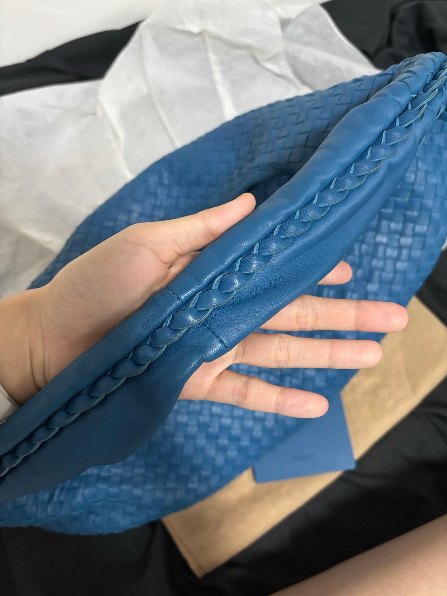 Bottega Veneta Belly Hobo Intrecciato Bleu Marine Cuir Maxi 50cm Bon état - En vente à AUBERVILLIERS, FR