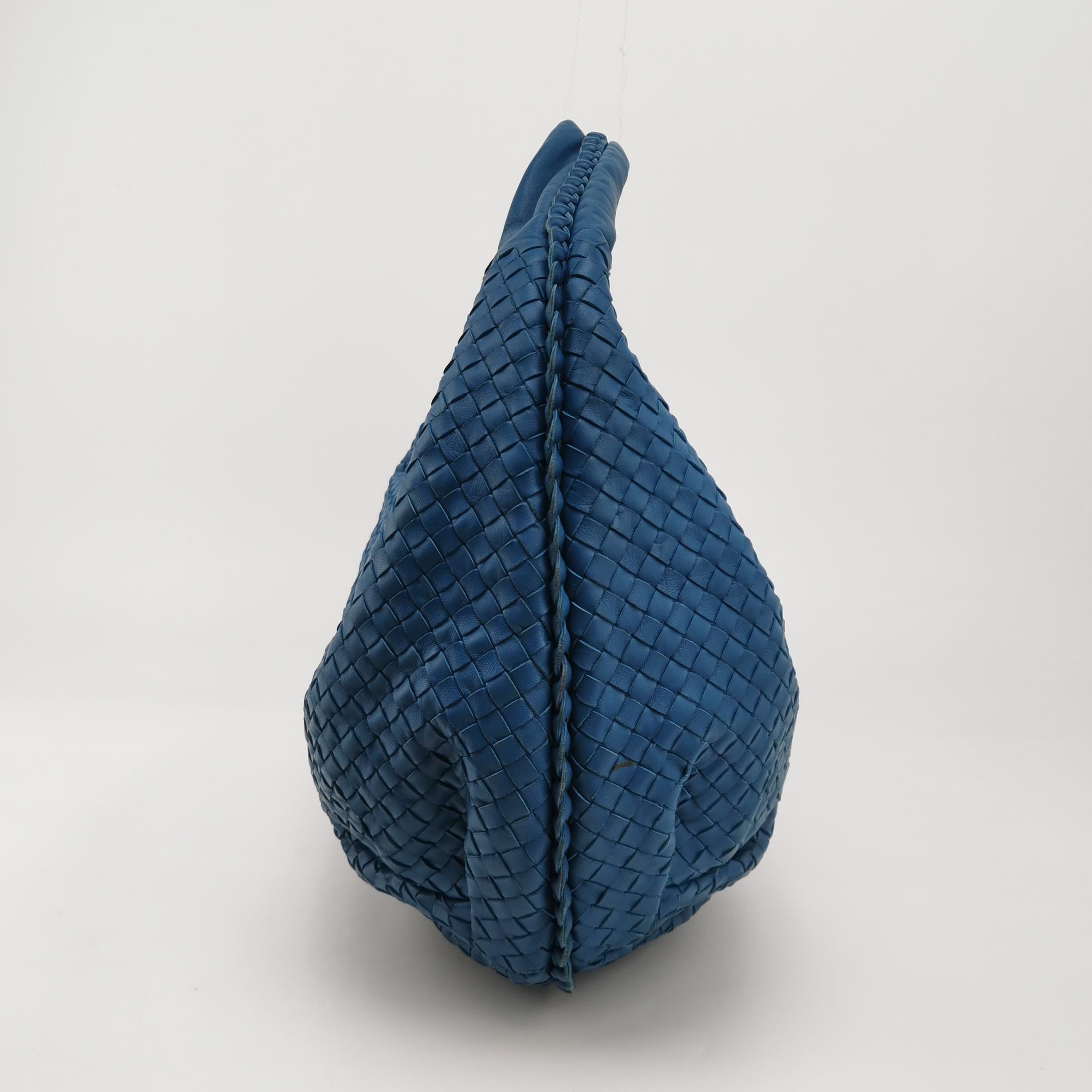 Bottega Veneta Belly Hobo Intrecciato Bleu Marine Cuir Maxi 50cm Bon état - En vente à AUBERVILLIERS, FR