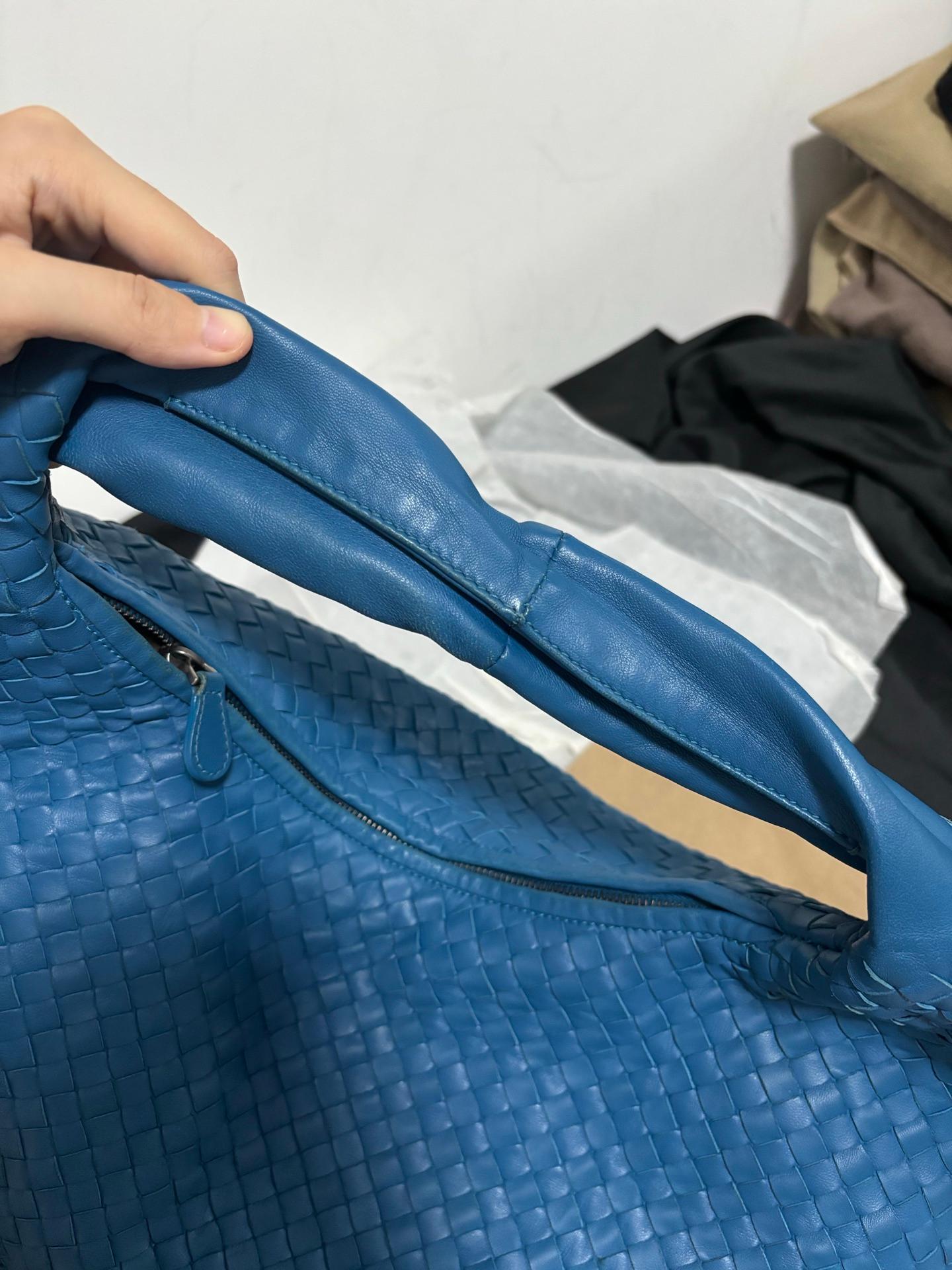 Bottega Veneta Belly Hobo Intrecciato Bleu Marine Cuir Maxi 50cm Pour femmes en vente