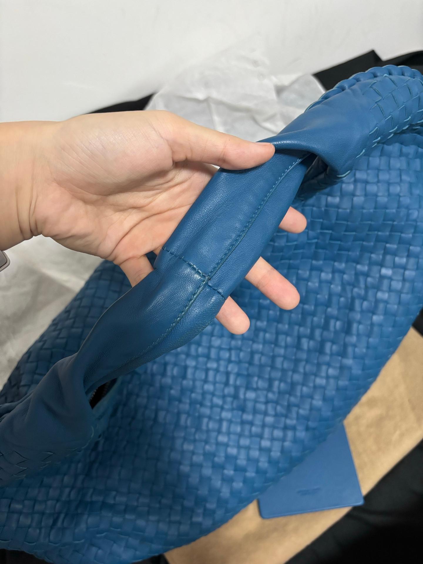 Bottega Veneta Belly Hobo Intrecciato Bleu Marine Cuir Maxi 50cm en vente 1