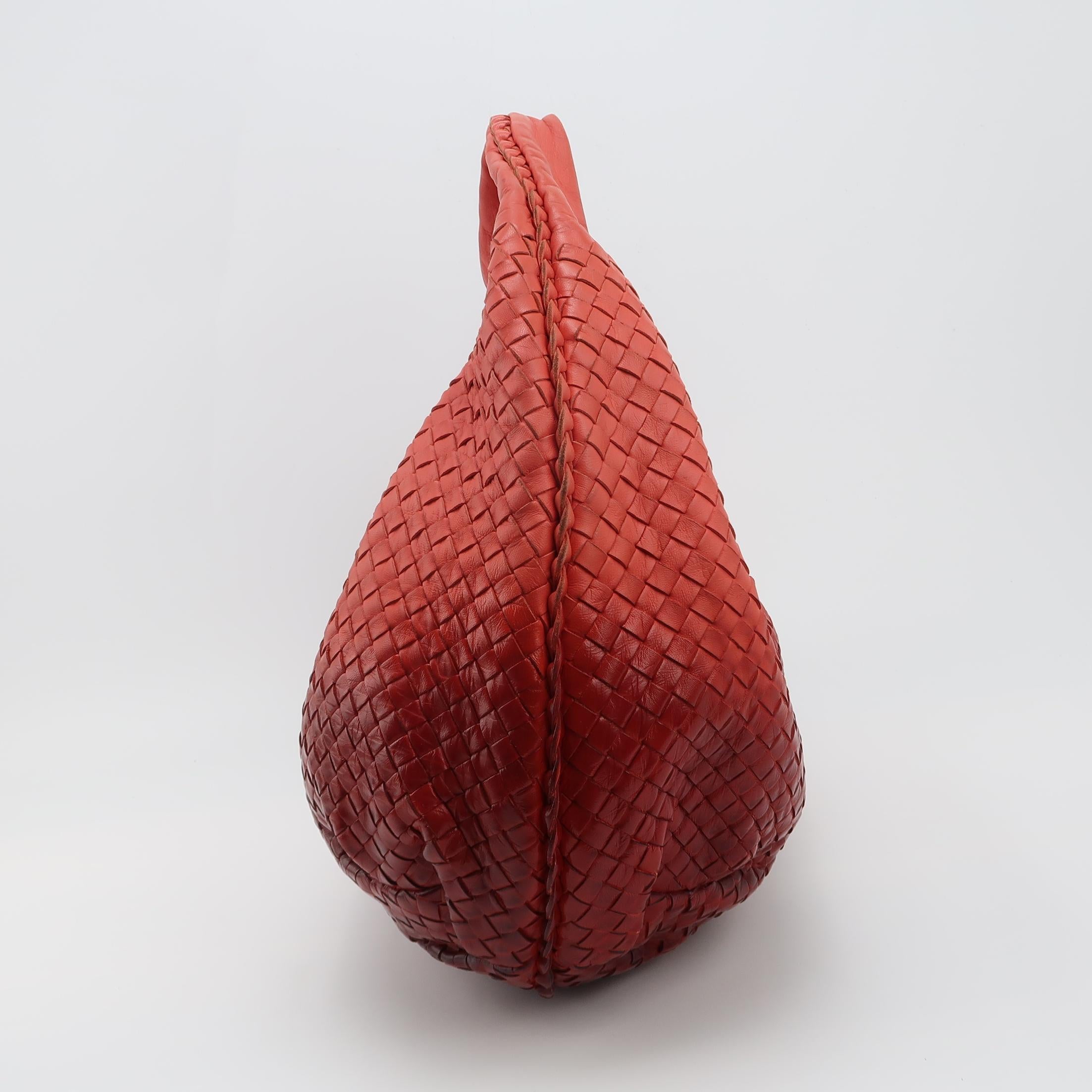 Bottega Veneta Hobo Intrecciato Gradiente Arancione Rosso Medio 45cm In condizioni buone in vendita a AUBERVILLIERS, FR