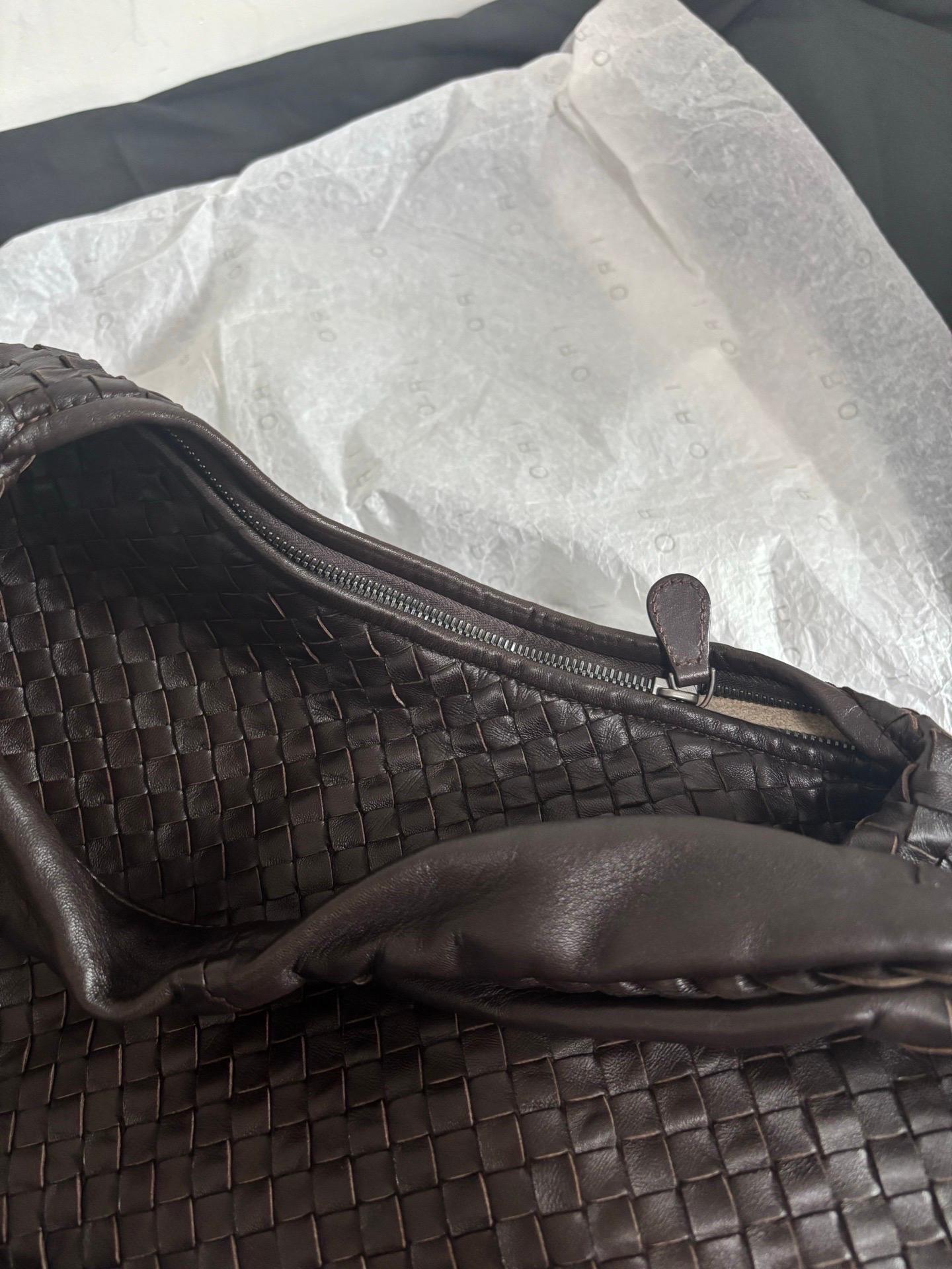 Bottega Veneta Belly Hobo Intrecciato in pelle d'agnello cioccolato scuro marrone grande in vendita 1