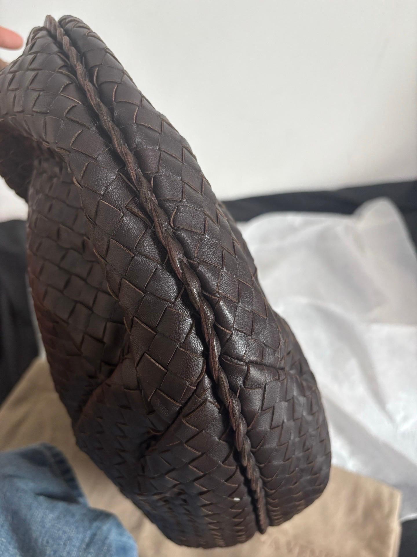 Bottega Veneta Belly Hobo Intrecciato in pelle d'agnello cioccolato scuro marrone grande in vendita 4