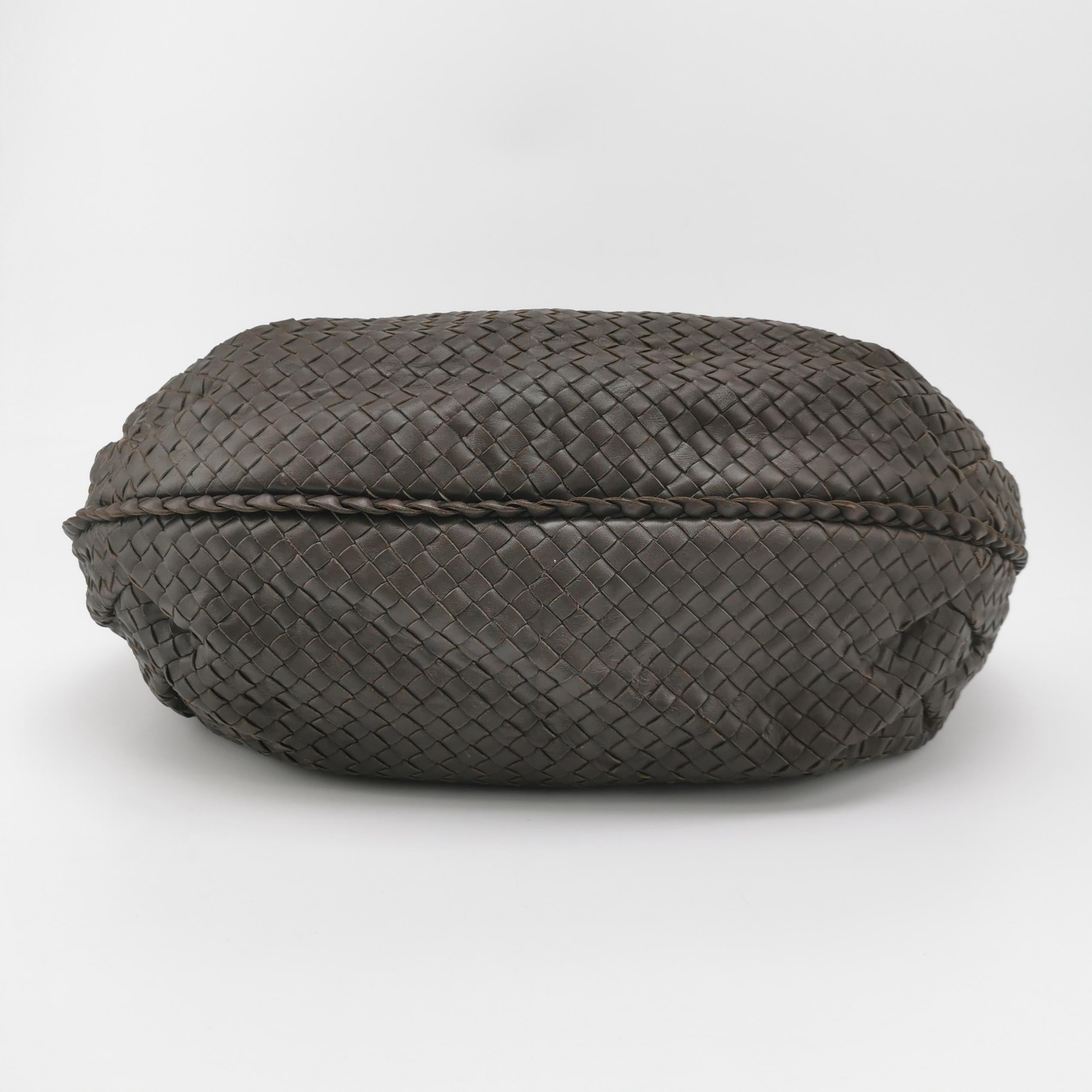 Bottega Veneta Belly Hobo Intrecciato Cuir d'agneau Chocolat Brown Maxi 55cm Bon état - En vente à AUBERVILLIERS, FR