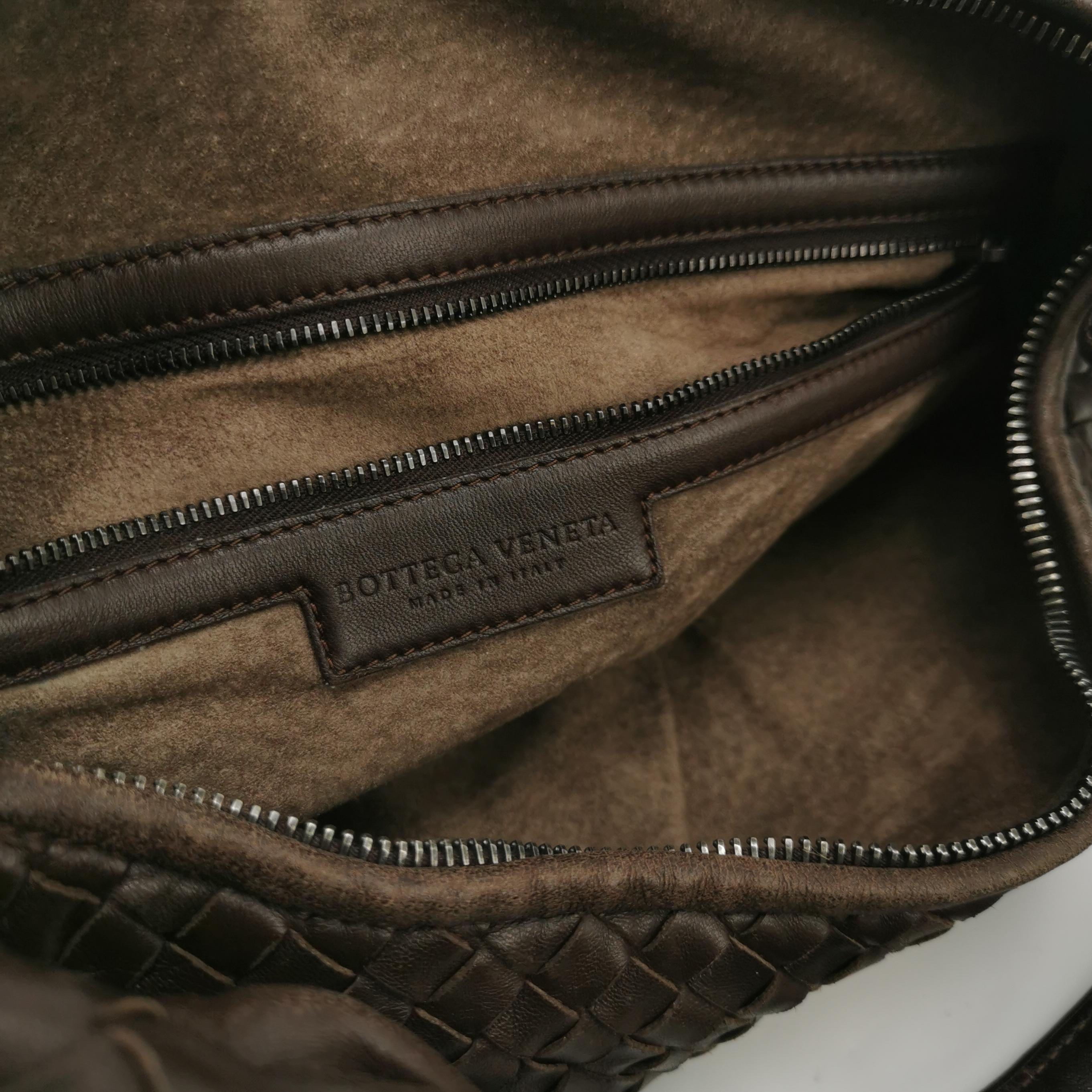 Bottega Veneta Belly Hobo Intrecciato Cuir d'agneau Chocolat Brown Maxi 55cm en vente 4