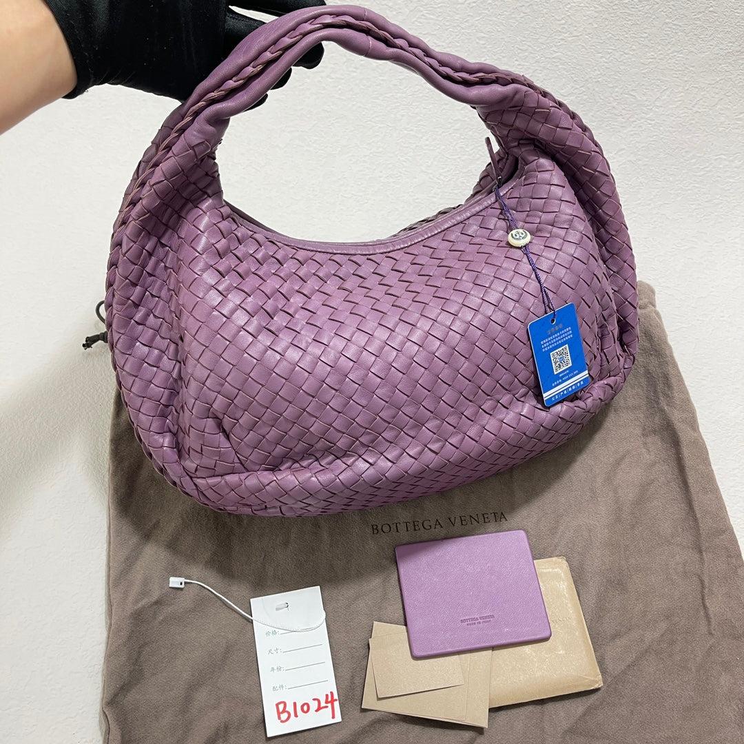 Bottega Veneta Vientre Hobo Intrecciato Piel de cordero Lila Morado Mediano 40cm
 Estas son fotos profesionales de la bolsa real.
 
 Este Bolso Vientre Hobo de Bottega Veneta es una pieza excepcional de lujo, confeccionada en la emblemática piel de