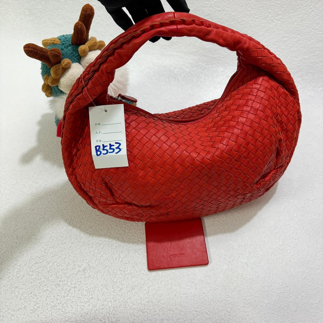 Bottega Veneta Belly Hobo Intrecciato Lambskin Leather Red Medium 40cm

  
  This Bottega Veneta Belly Hobo Bag is an exceptional piece of luxury, crafted from iconic lambskin leather with the instantly recognizable Intrecciato weave. This bag is
