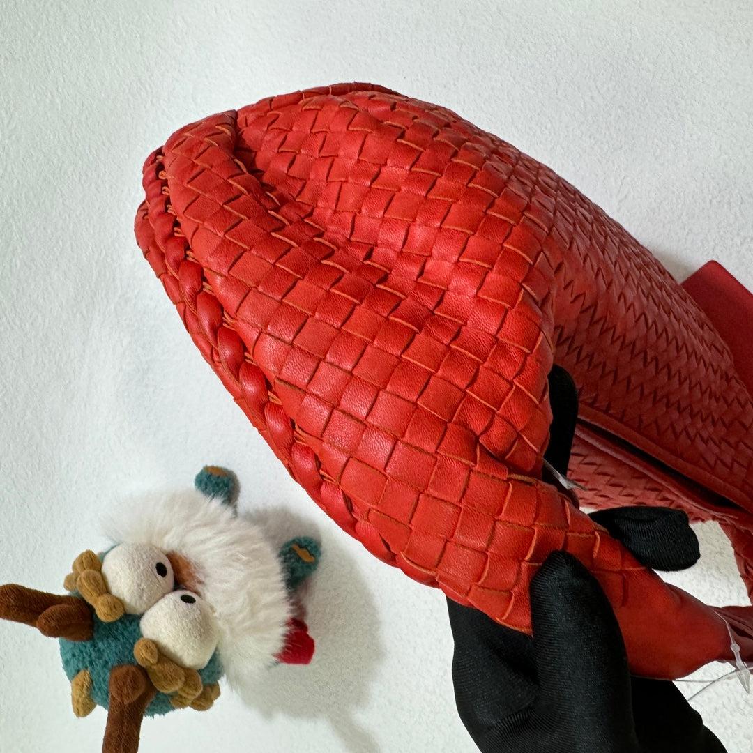Bottega Veneta Belly Hobo Intrecciato Lambskin Leather Red Medium 40cm For Sale 1