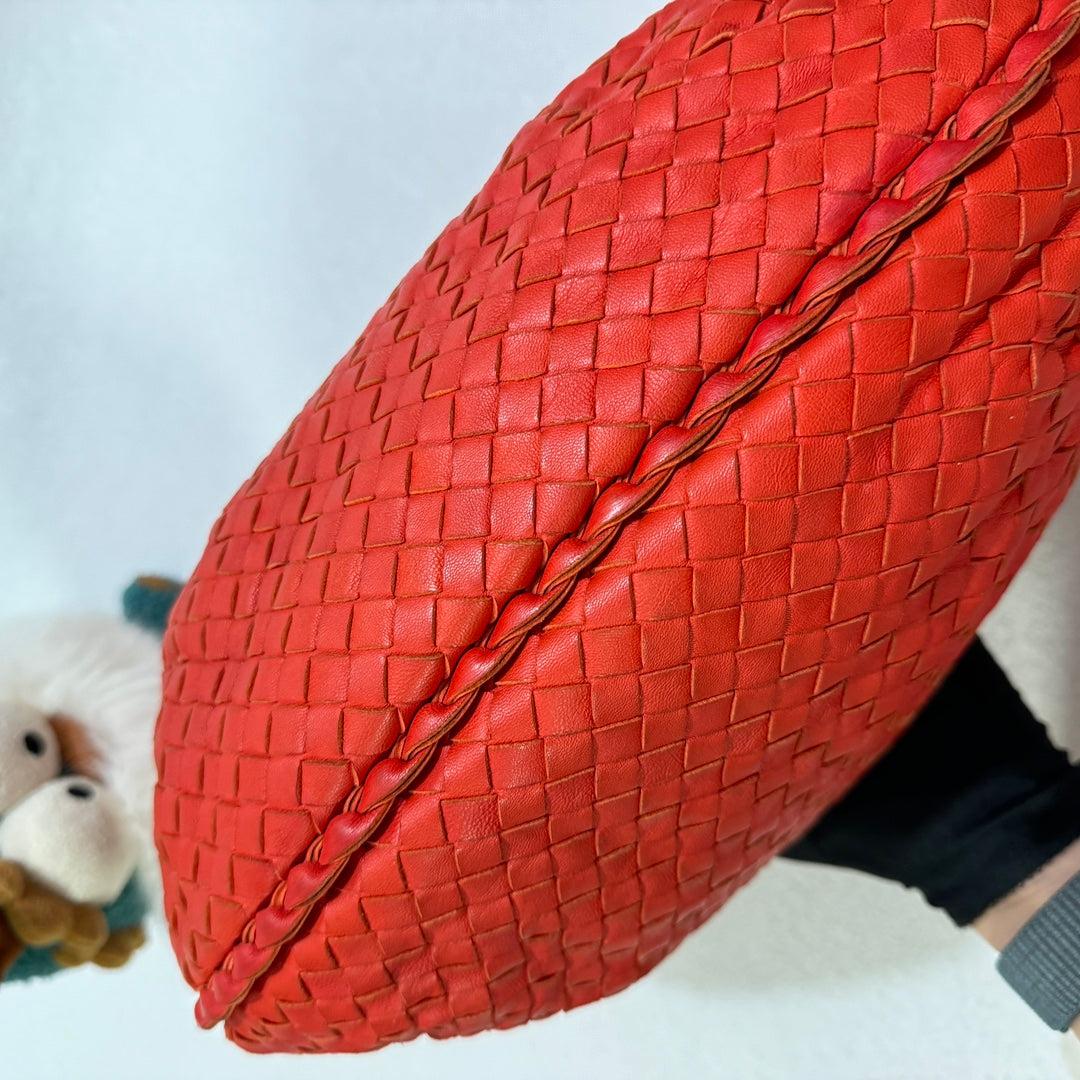 Bottega Veneta Belly Hobo Intrecciato Lambskin Leather Red Medium 40cm For Sale 3