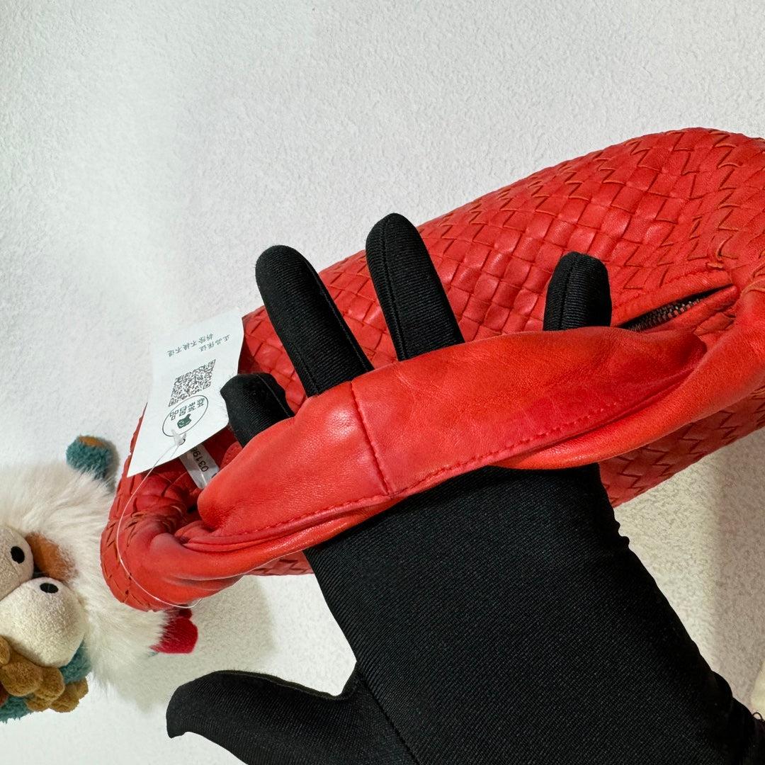 Bottega Veneta Belly Hobo Intrecciato Lambskin Leather Red Medium 40cm For Sale 4