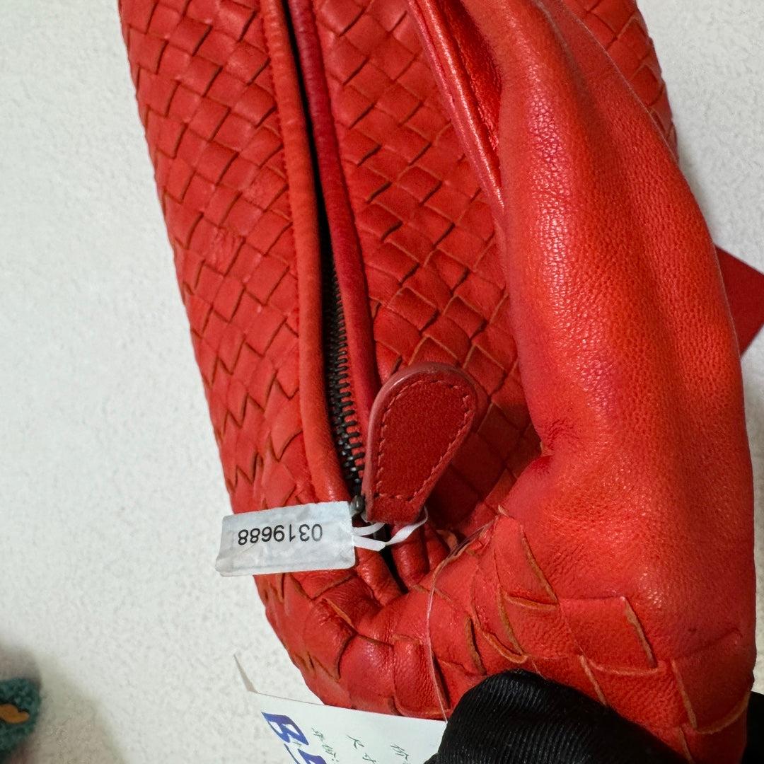 Bottega Veneta Belly Hobo Intrecciato Lambskin Leather Red Medium 40cm For Sale 5