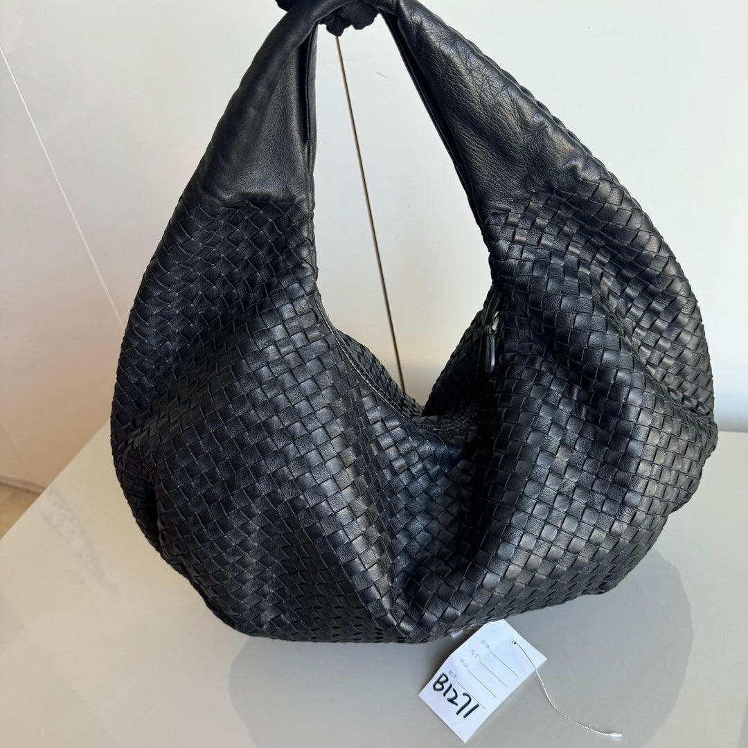 Bottega Veneta Belly Hobo Intrecciato Leather Black Large 52cm
  These are professional photos of the actual bag.
  This Bottega Veneta Belly Hobo Bag is an exceptional piece of luxury, crafted from iconic lambskin leather with the instantly