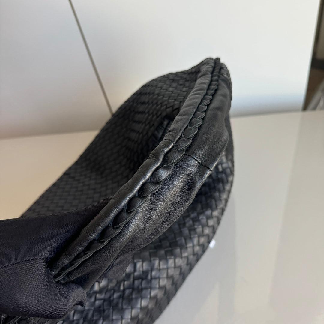 Bottega Veneta Belly Hobo Intrecciato Leather Black Large 52cm In Excellent Condition In AUBERVILLIERS, FR