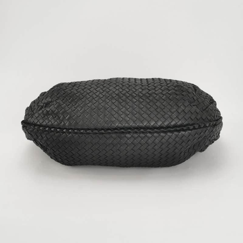 Bottega Veneta Vientre Hobo Intrecciato Piel Negro Grande 55cm en Excelente estado para la venta en AUBERVILLIERS, FR