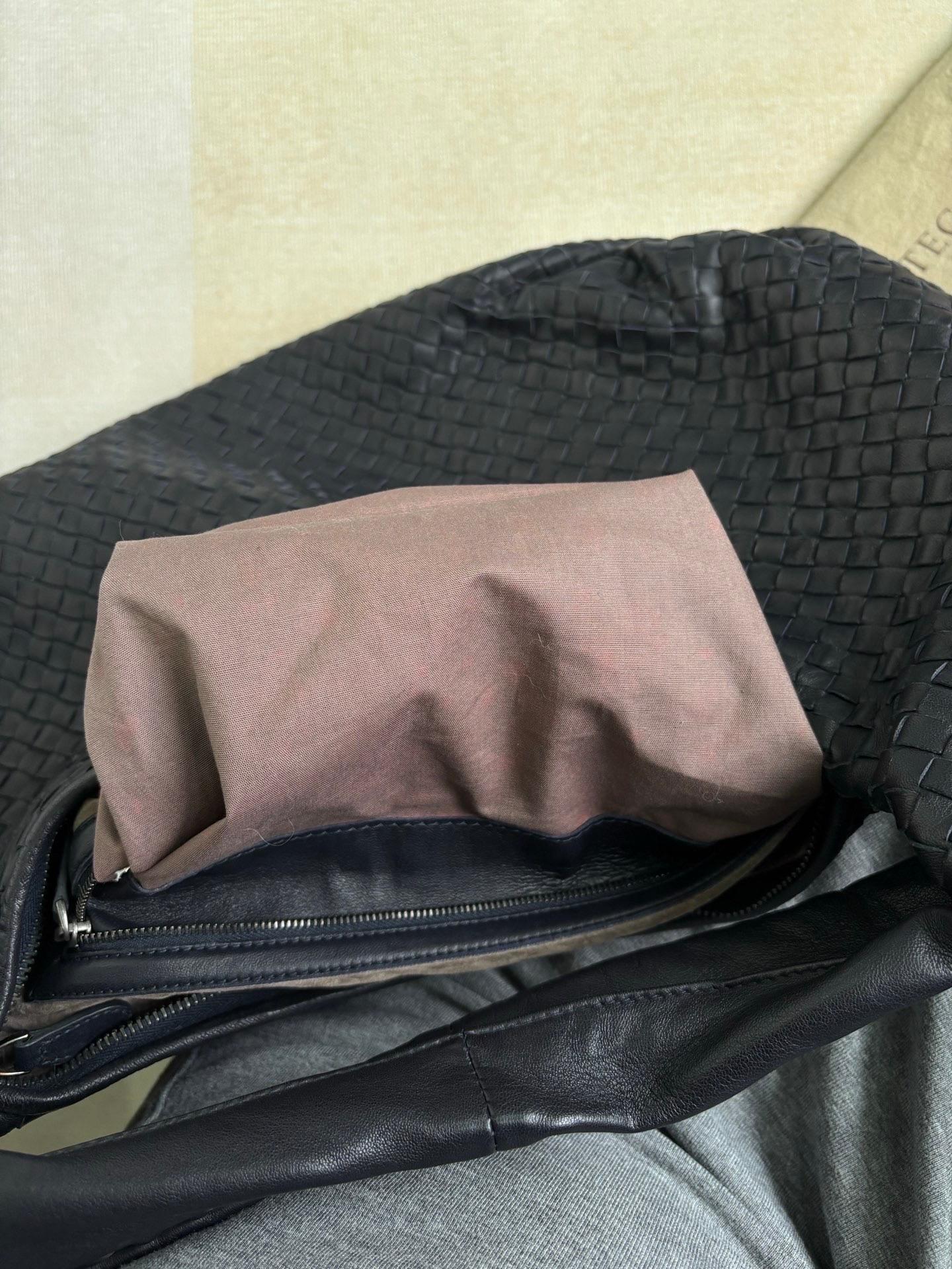 Bottega Veneta Belly Hobo Intrecciato in pelle Navy Maxi 50cm in vendita 8