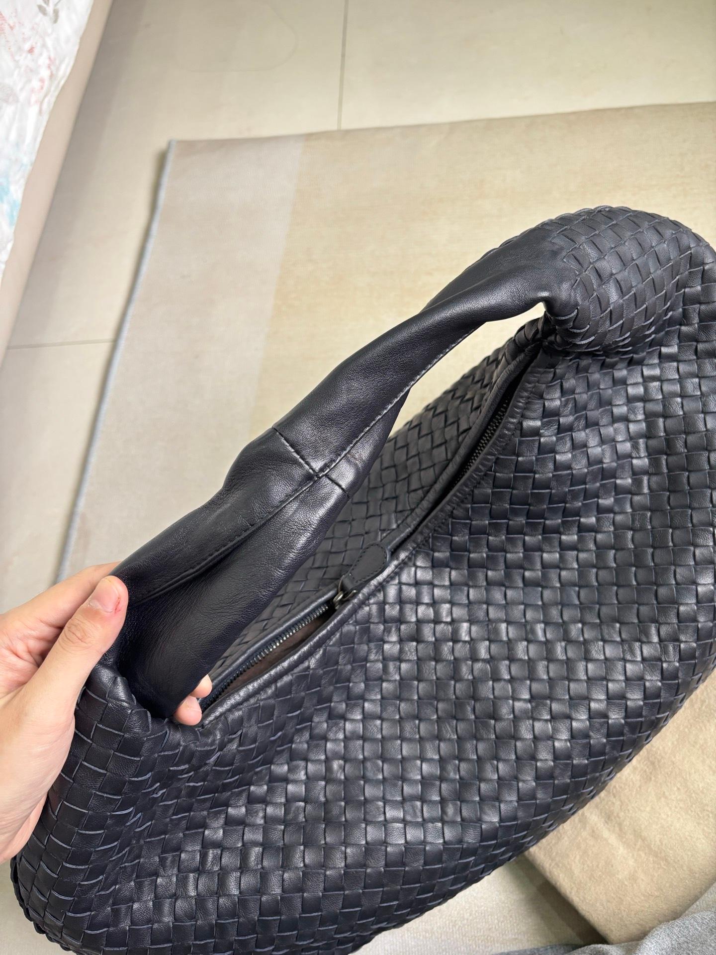 Bottega Veneta Belly Hobo Intrecciato in pelle Navy Maxi 50cm In condizioni buone in vendita a AUBERVILLIERS, FR