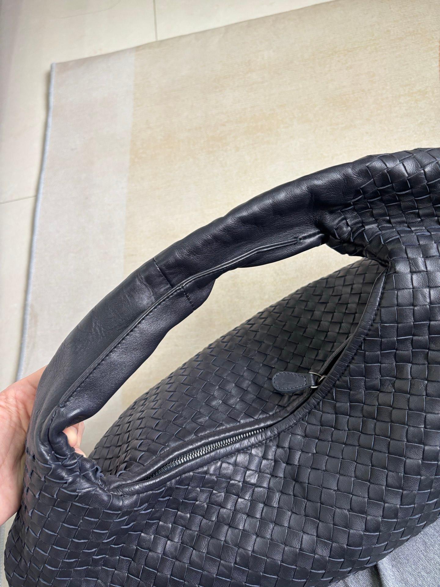 Donna Bottega Veneta Belly Hobo Intrecciato in pelle Navy Maxi 50cm in vendita