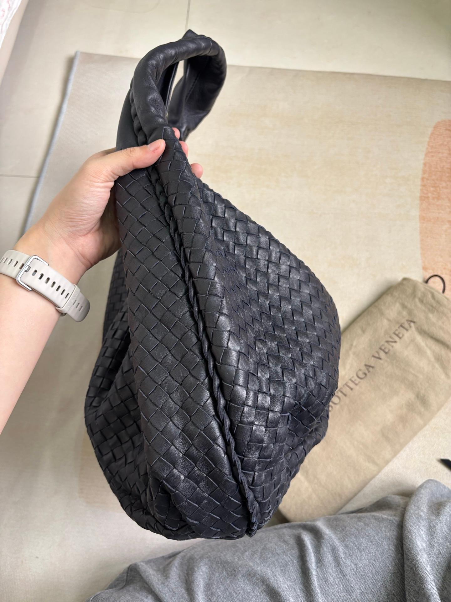 Bottega Veneta Belly Hobo Intrecciato in pelle Navy Maxi 50cm in vendita 3