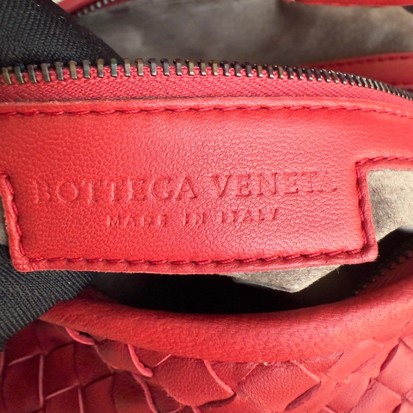 Bottega Veneta Belly Hobo Intrecciato Red Medium 40cm For Sale 12