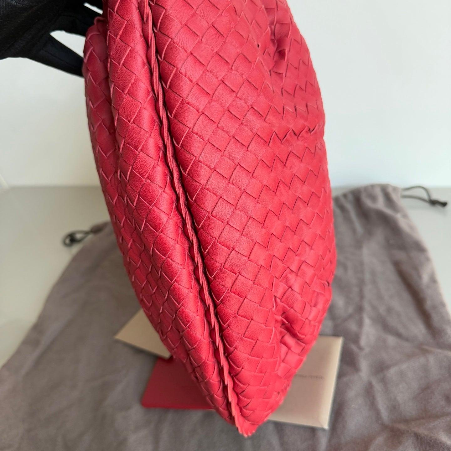 Bottega Veneta Belly Hobo Intrecciato Red Medium 40cm For Sale 2