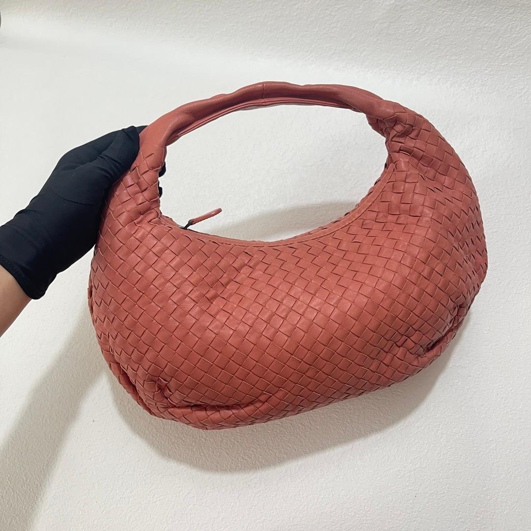 This Bottega Veneta Belly Hobo Bag is an exceptional piece of luxury, crafted from iconic lambskin leather with the instantly recognizable Intrecciato weave. This bag is roomy enough for all your essentials, it's the perfect accessory for stylish