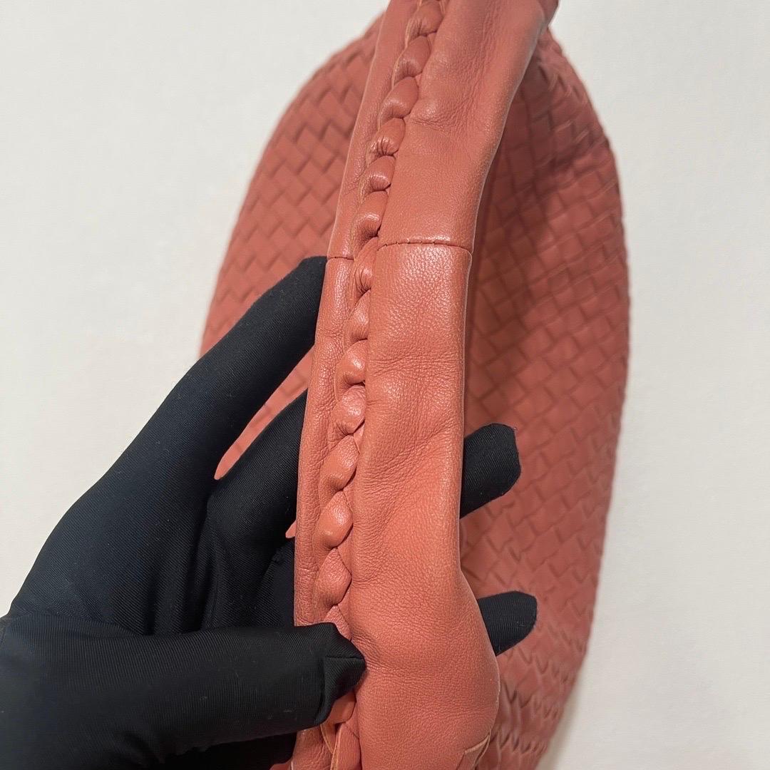Bottega Veneta Belly Hobo Small Coral Orange 40cm Lambskin Leather In Excellent Condition In AUBERVILLIERS, FR