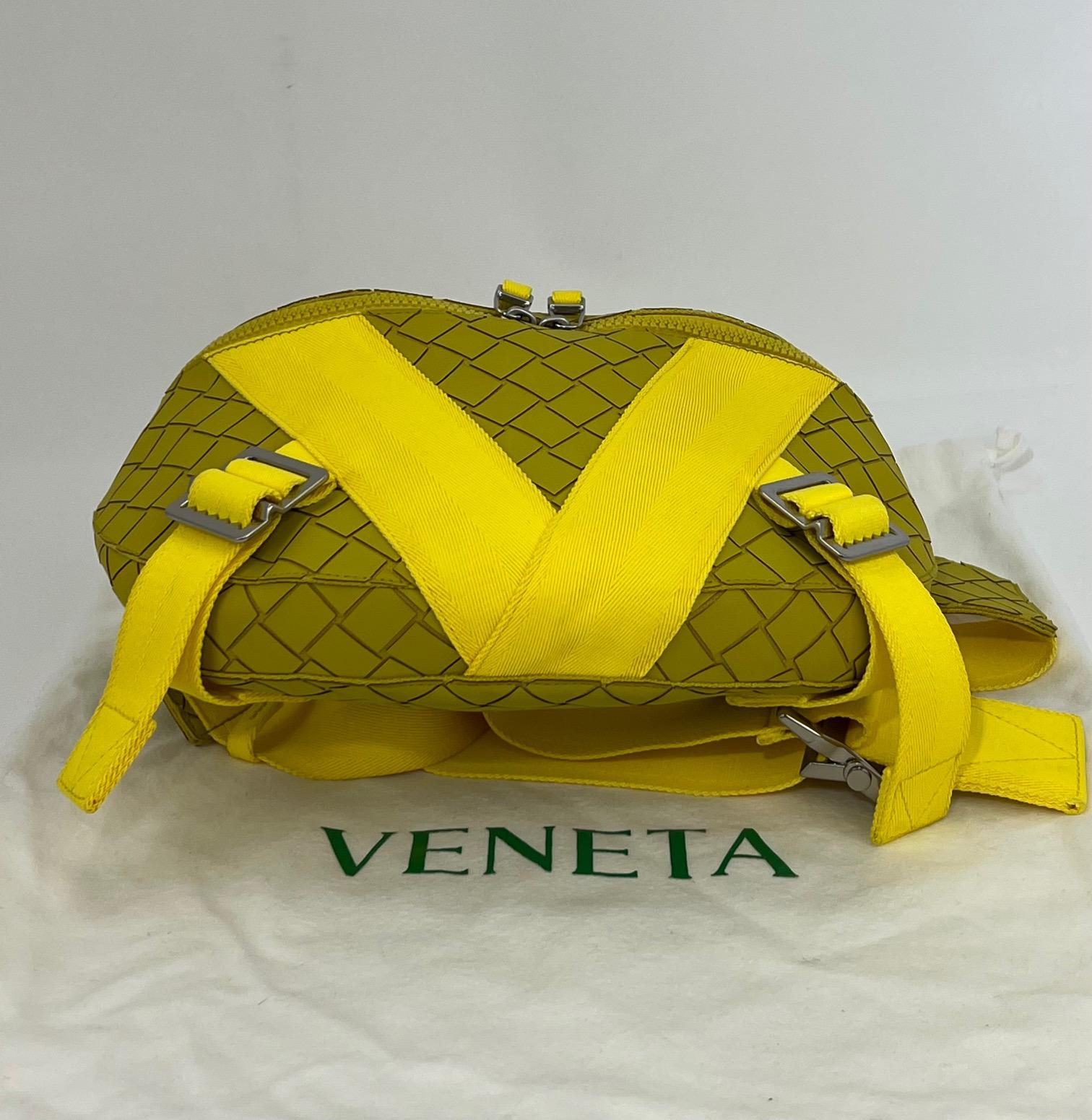 Bottega Veneta Belt Bag Yellow Intrecciato Rubber Shoulder Bag Waist Belt Unisex In Excellent Condition In Freehold, NJ