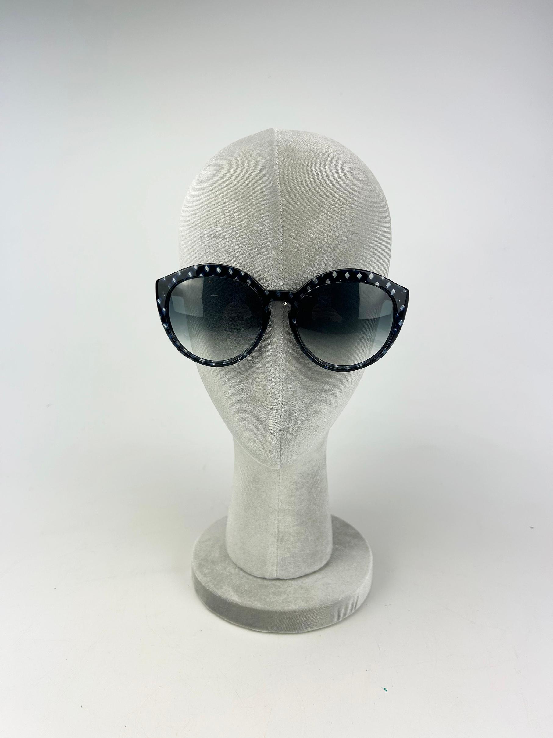 Bottega Veneta Black and Blue Checkered Sunglasses in excellent condition. Black and blue acrylic in signature woven checkered Bottega Veneta print throughout and timeless rounded eye frame shape. Gradient blue gray lenses are darker at the top and