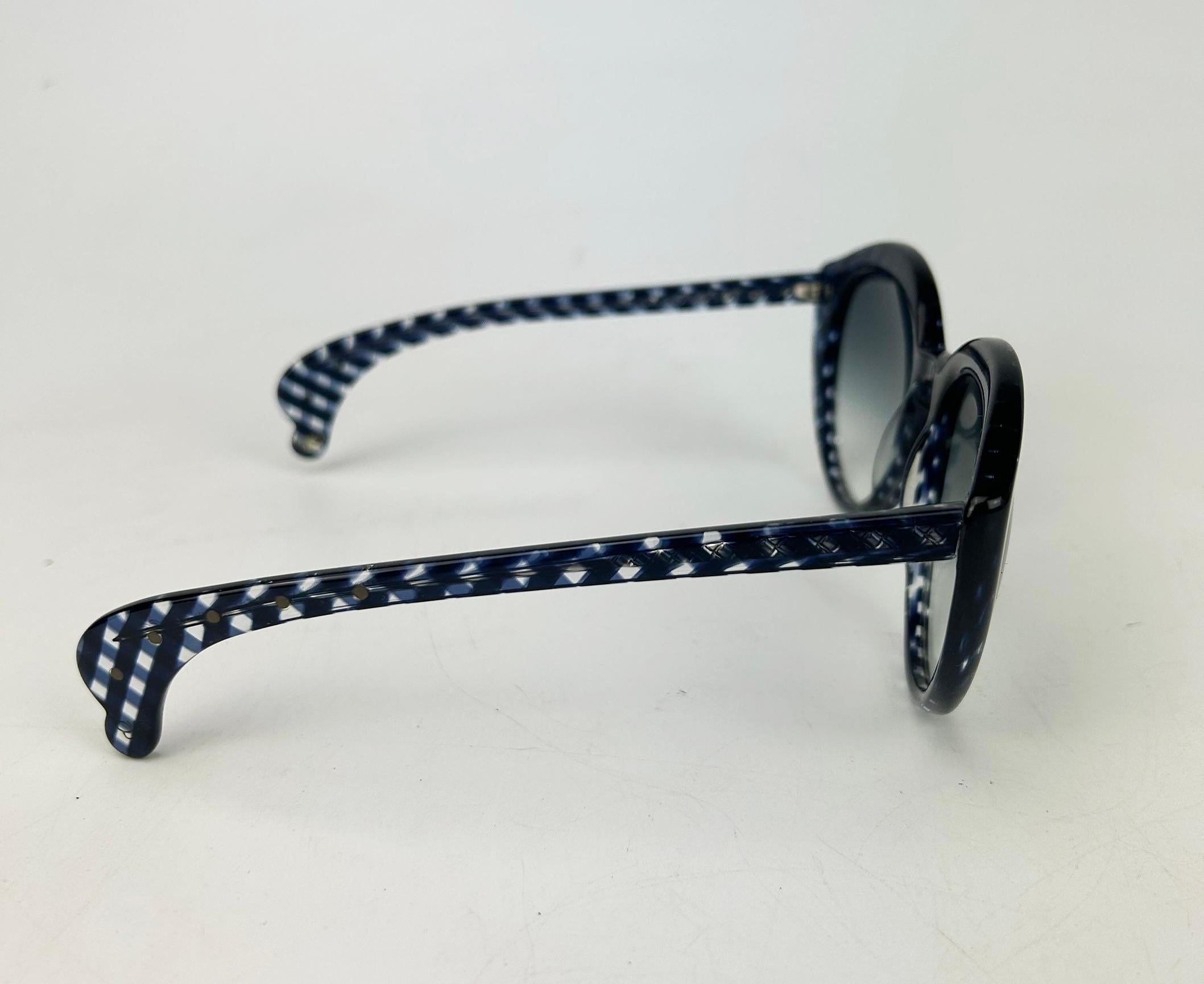 Bottega Veneta Black and Blue Checkered Sunglasses For Sale 2