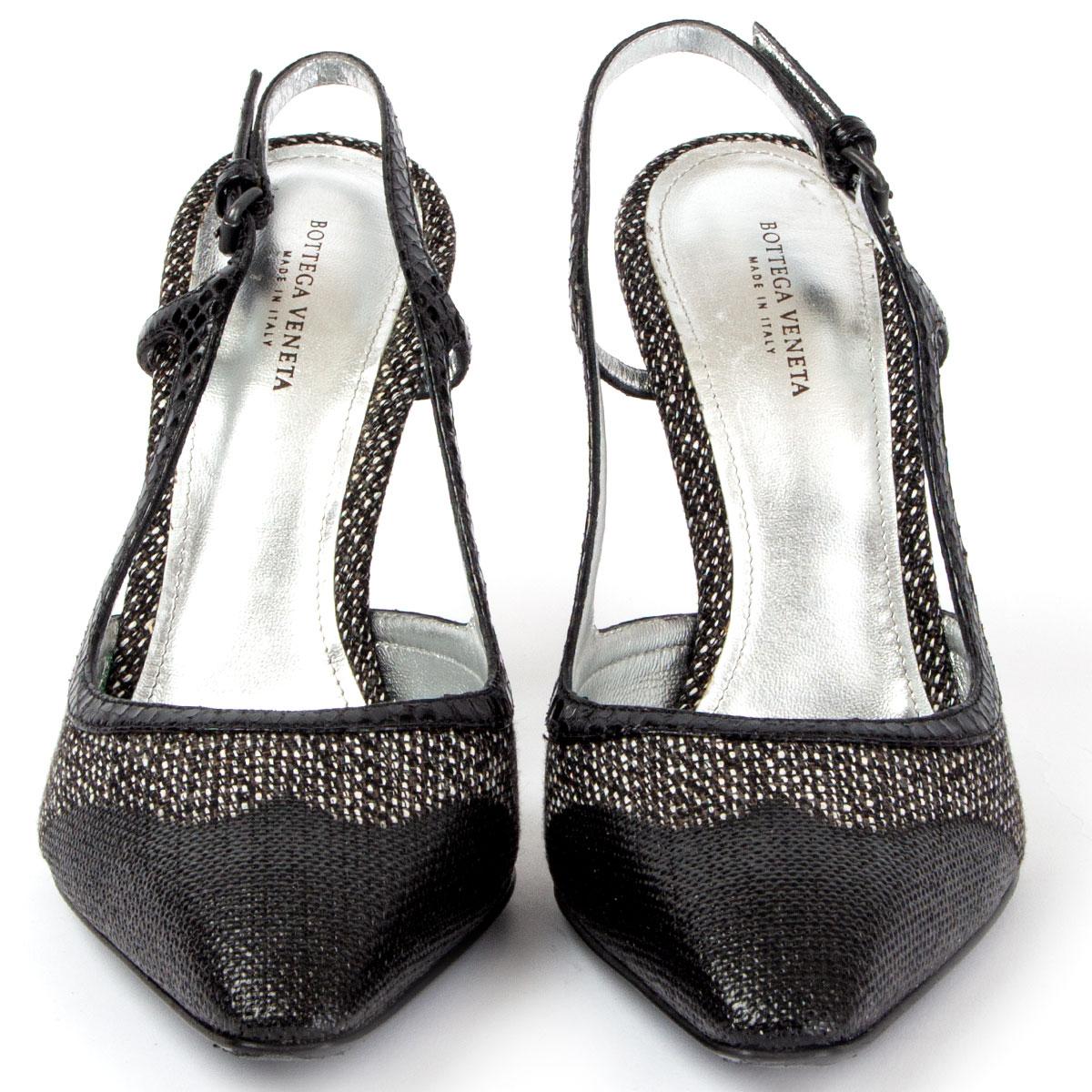 Zapatos de salón slingback 100% auténticos Bottega Veneta de lona negra, gris y blanco roto con punta recubierta de negro y tacón de pitón negro. Se han usado y están en excelentes condiciones. 

Tamaño impreso	36.5
Talla de zapato	36.5
Suela