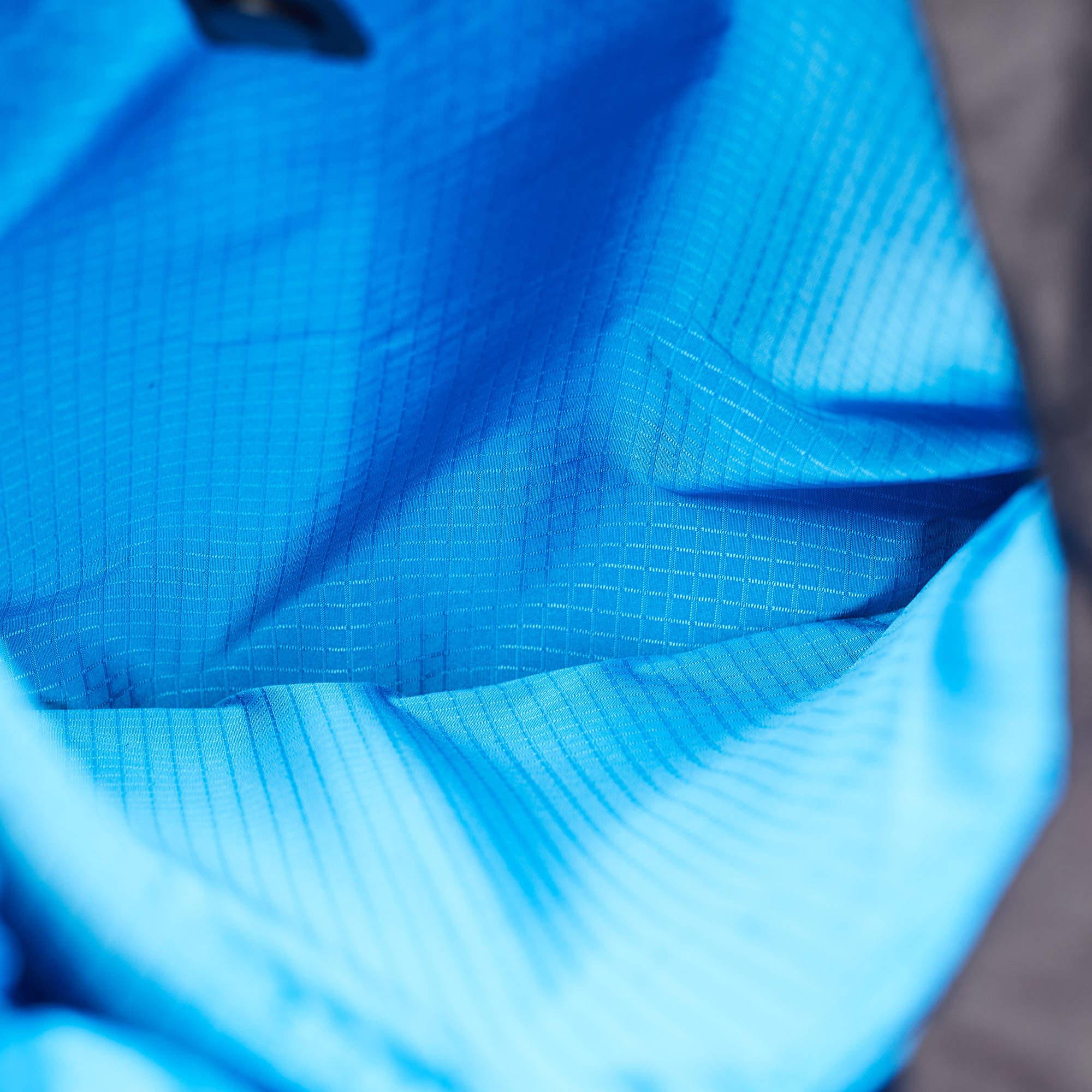 Schwarzer/blauer Rucksack aus Nylon mit Papiergriff von Bottega Veneta im Angebot 6