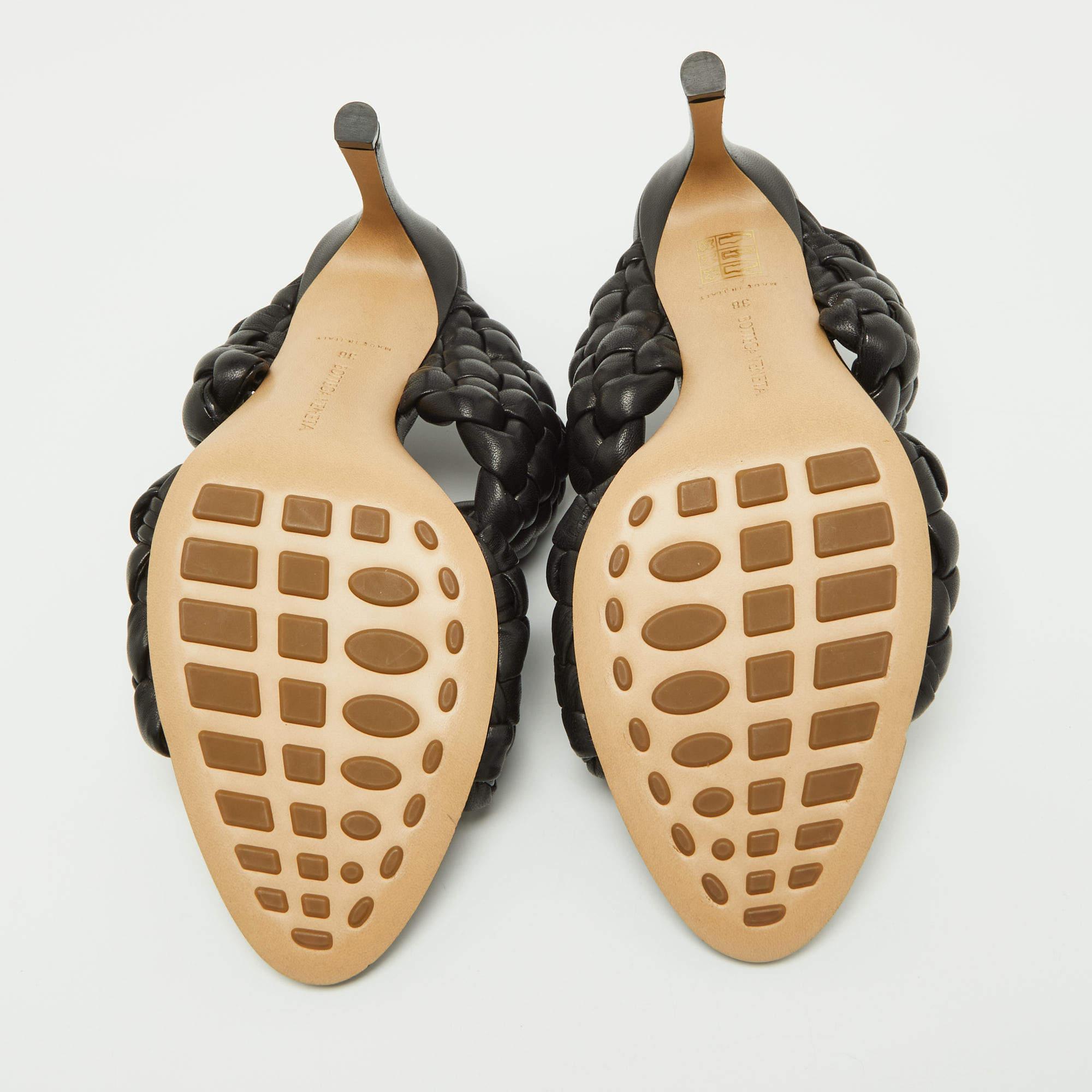 Bottega Veneta Black Braided Leather Slide Sandals Size 38 In Excellent Condition In Dubai, Al Qouz 2