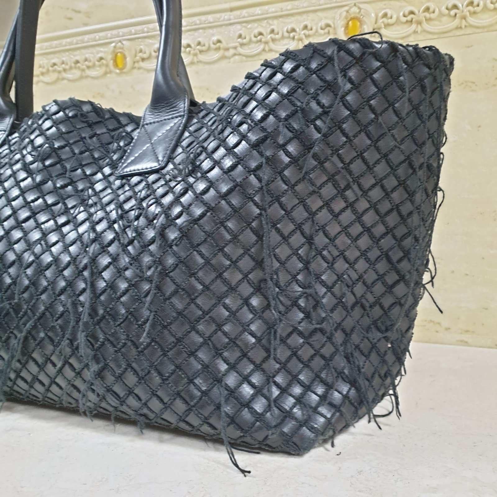 Bottega Veneta Black Cabat Limited Edition Fringe Net Intrecciato Nappa Me Tote In Good Condition In Krakow, PL