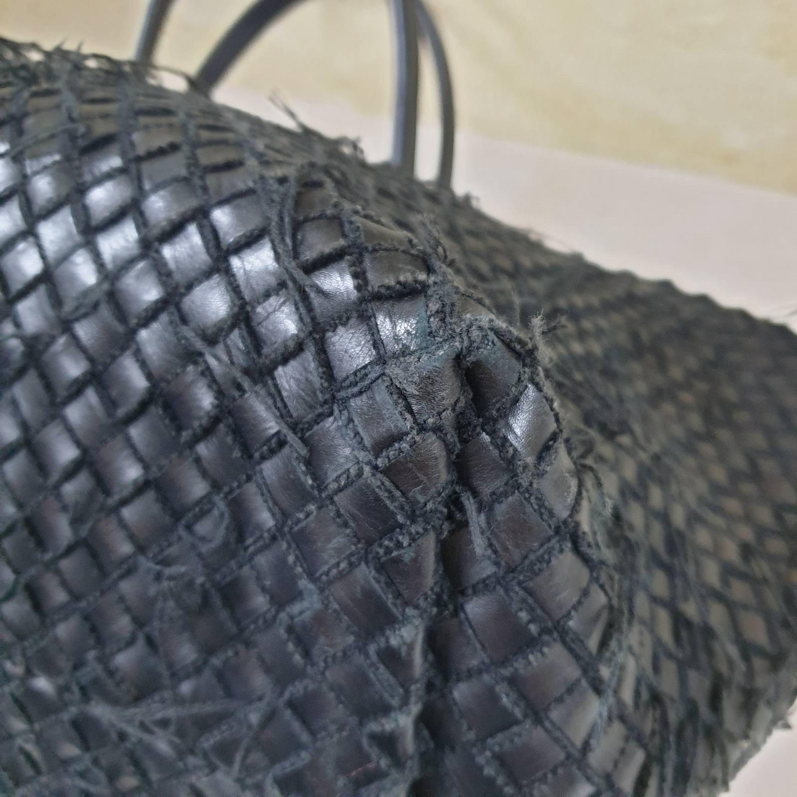 Women's or Men's Bottega Veneta Black Cabat Limited Edition Fringe Net Intrecciato Nappa Me Tote