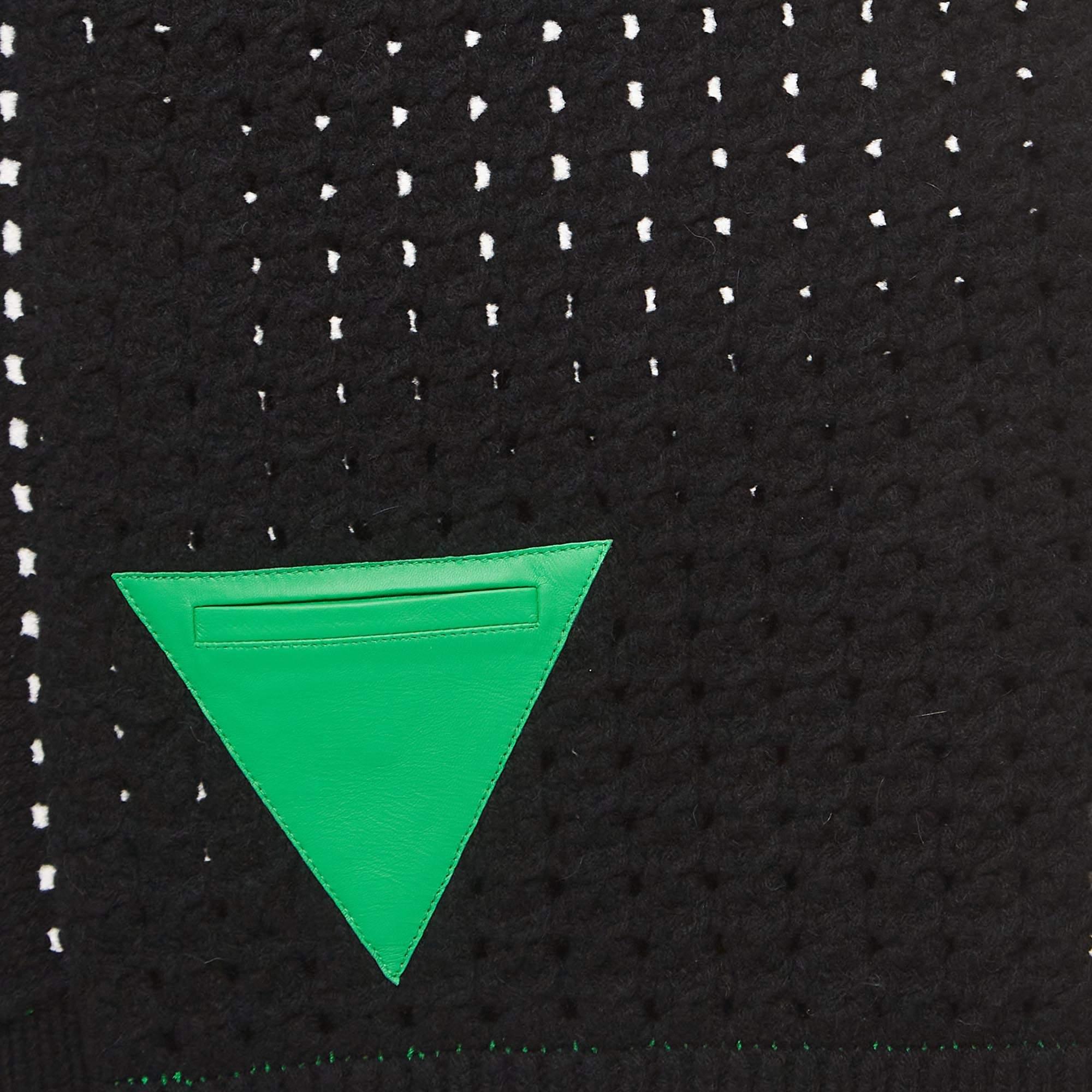 Bottega Veneta Black Cable Knit Wool Triangle Patch Scarf In Excellent Condition For Sale In Dubai, Al Qouz 2