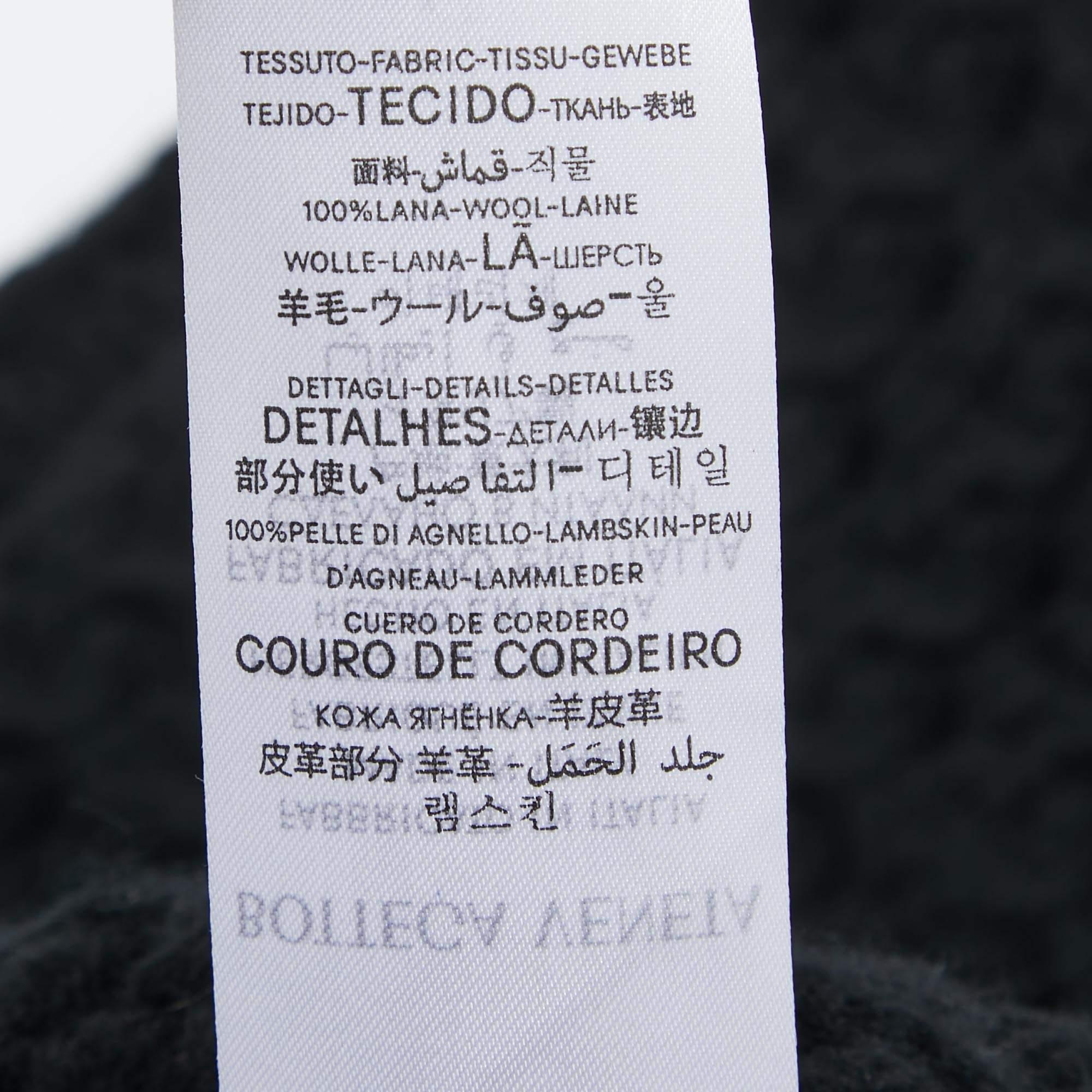 Écharpe triangulaire en laine noire à câbles Bottega Veneta Pour femmes en vente