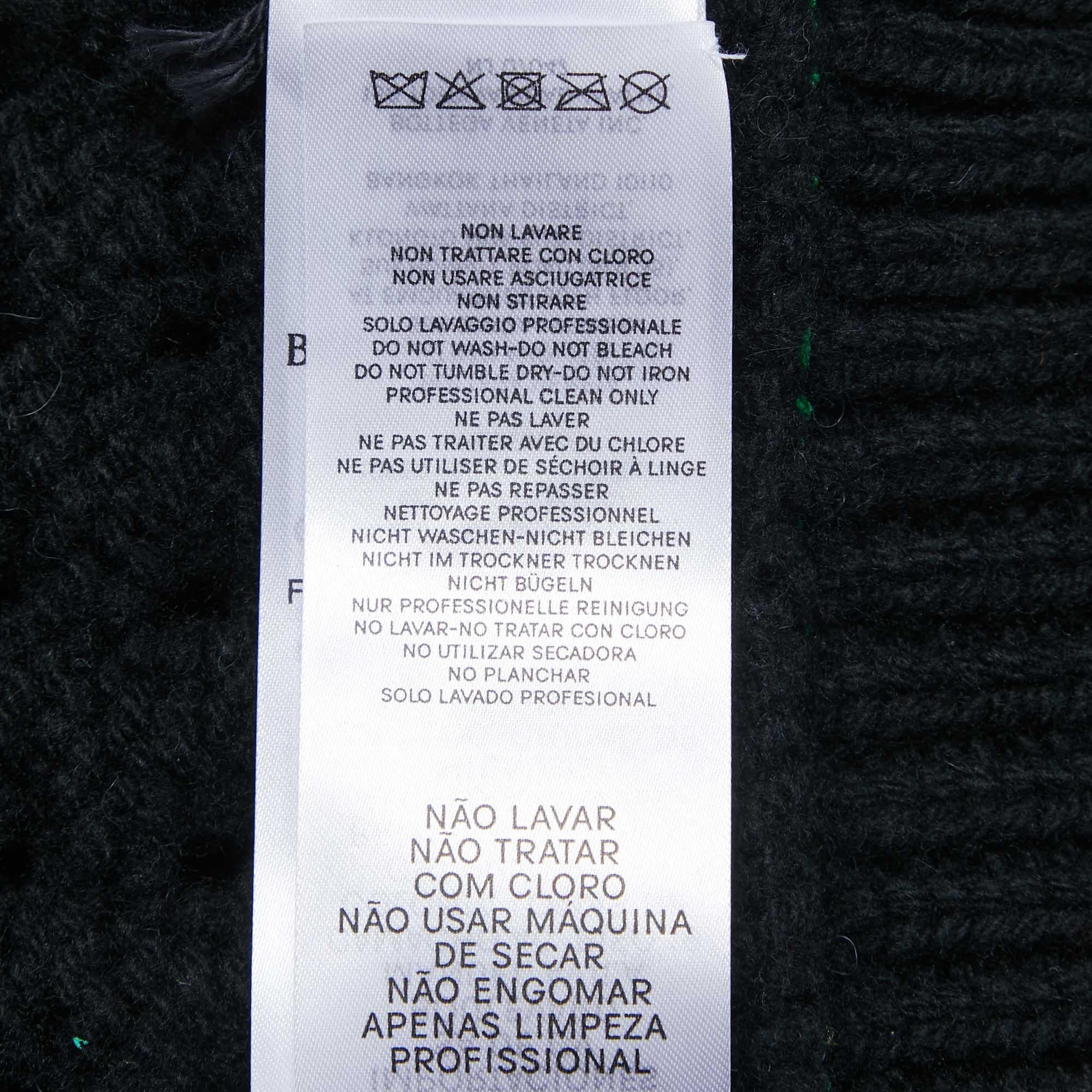 Écharpe triangulaire en laine noire à câbles Bottega Veneta en vente 1