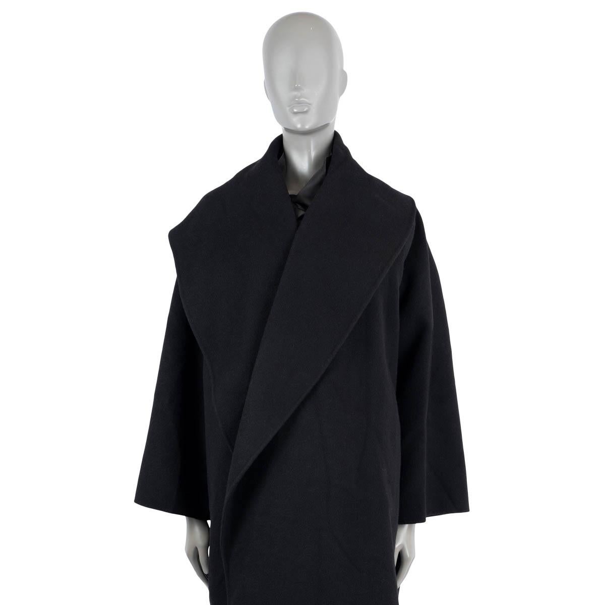 100% authentic Bottega Veneta belted wrap coat in black soft cashmere (100%). Features a maxi shawl collar and two seam pockets. Oversized fit. Has been worn and is in excellent condition. However the matching belt is