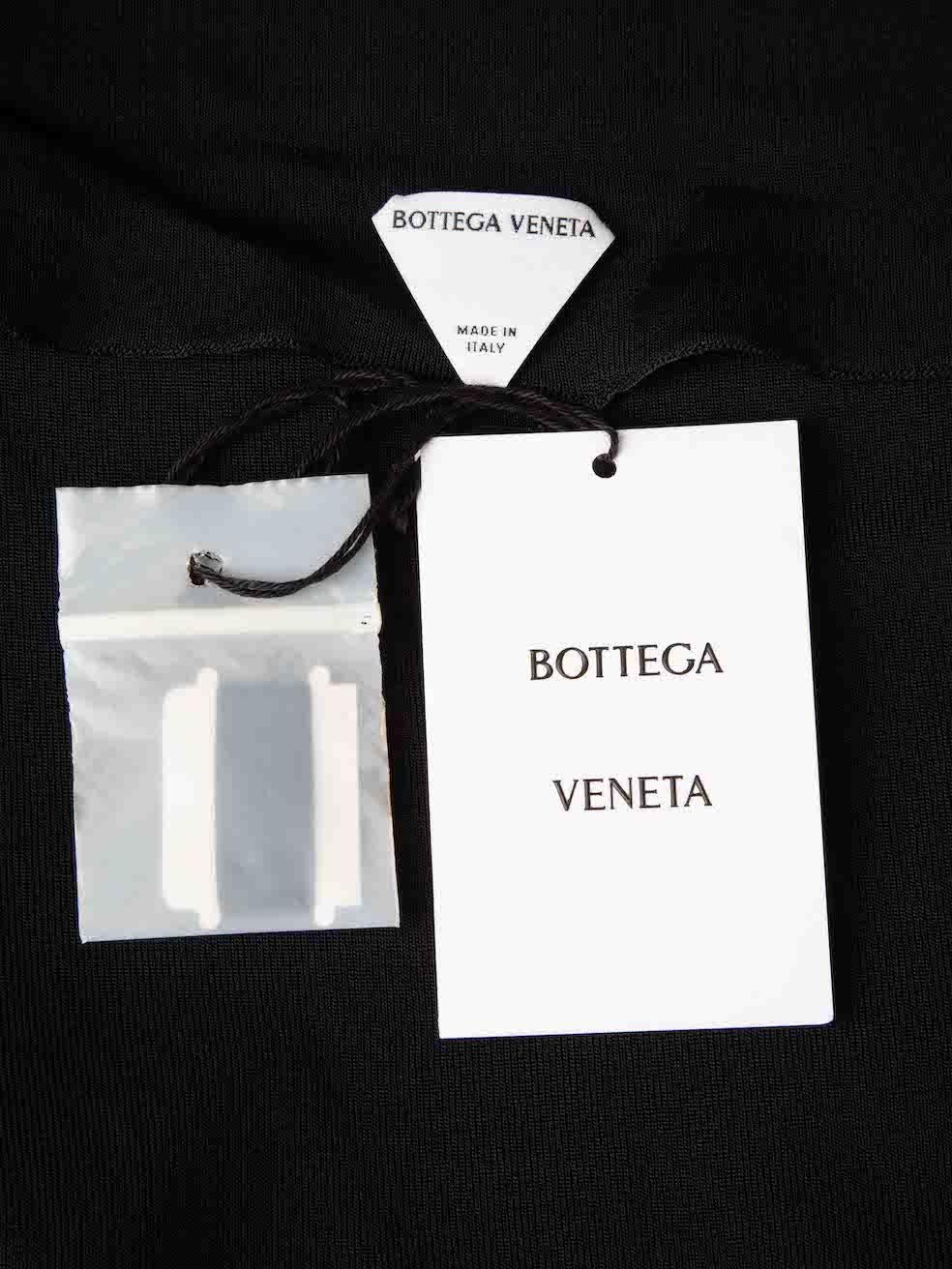 Robe midi Bottega Veneta à col bénitier en chaîne noire taille S en vente 2