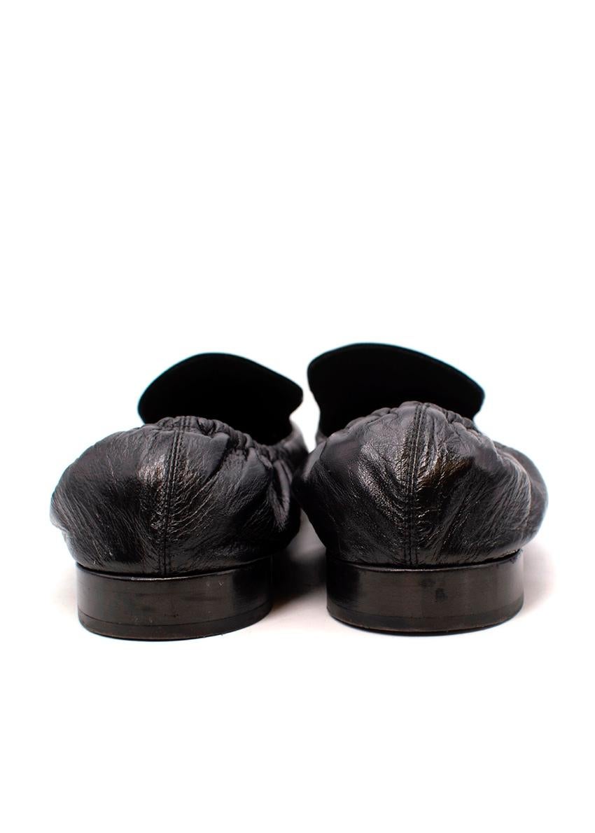 Bottega Veneta Schwarz Cracleque Leder Quadratische Zehe Loafers
 
 
 
 - Gealtertes, glänzendes Leder
 
 - Verlängerte, abgewinkelte Zehe
 
 - Sanft elastischer Rand
 
 - Gespritzte Gummisohle
 
 
 
 MATERIALIEN 
 
 100% Leder 
 
 
 
 Hergestellt