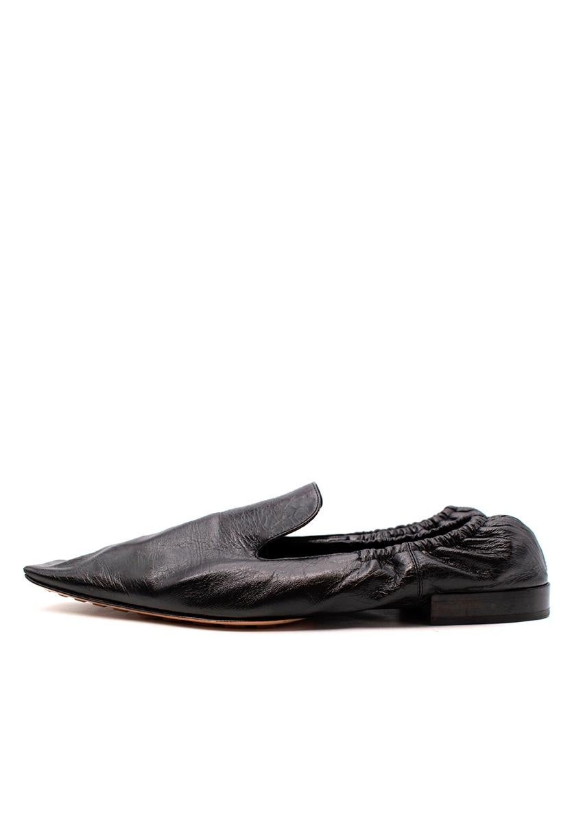 Schwarze Loafers aus Cracleque-Leder mit quadratischer Zehe von Bottega Veneta im Zustand „Hervorragend“ im Angebot in London, GB