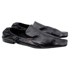 Schwarze Loafers aus Cracleque-Leder mit quadratischer Zehe von Bottega Veneta