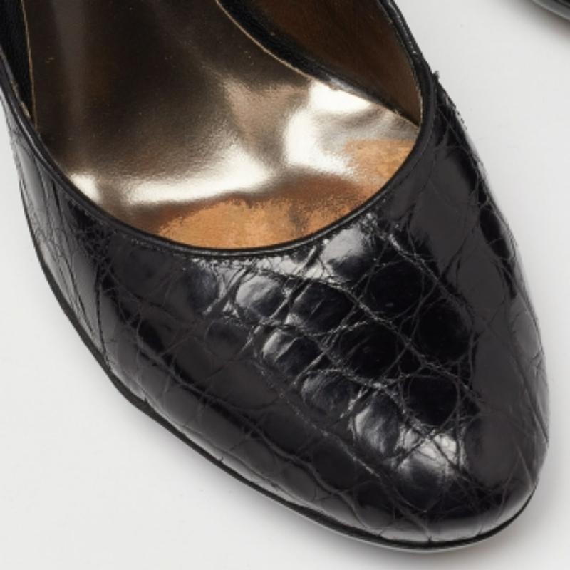 Bottega Veneta - Escarpins à bouts ronds en cuir de crocodile noir - Taille 37 Bon état - En vente à Dubai, Al Qouz 2