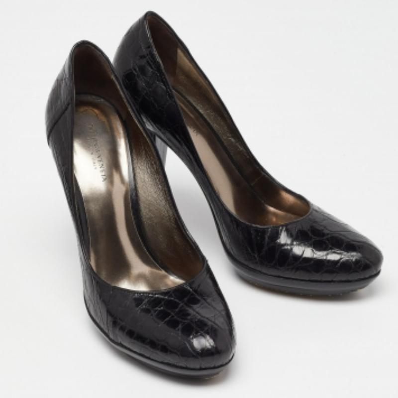 Bottega Veneta - Escarpins à bouts ronds en cuir de crocodile noir - Taille 37 Pour femmes en vente