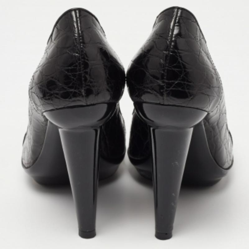 Bottega Veneta - Escarpins à bouts ronds en cuir de crocodile noir - Taille 37 en vente 1