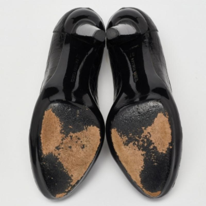 Bottega Veneta - Escarpins à bouts ronds en cuir de crocodile noir - Taille 37 en vente 2