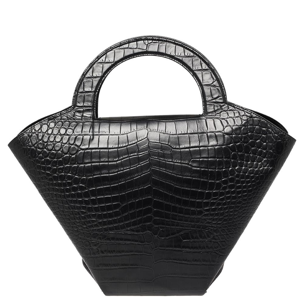 A fresh take on fashion, this doll tote crafted from croc-embossed leather is perfect to complete your evening look. The plush leather lining of the bag is ideal to hold all your essentials. Bottega Veneta is known for its exquisite designs, and