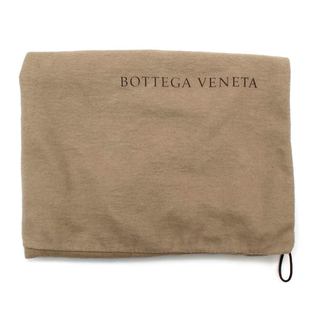 Bottega Veneta Black Grained Leather Intrecciato Detail Handbag For Sale 6