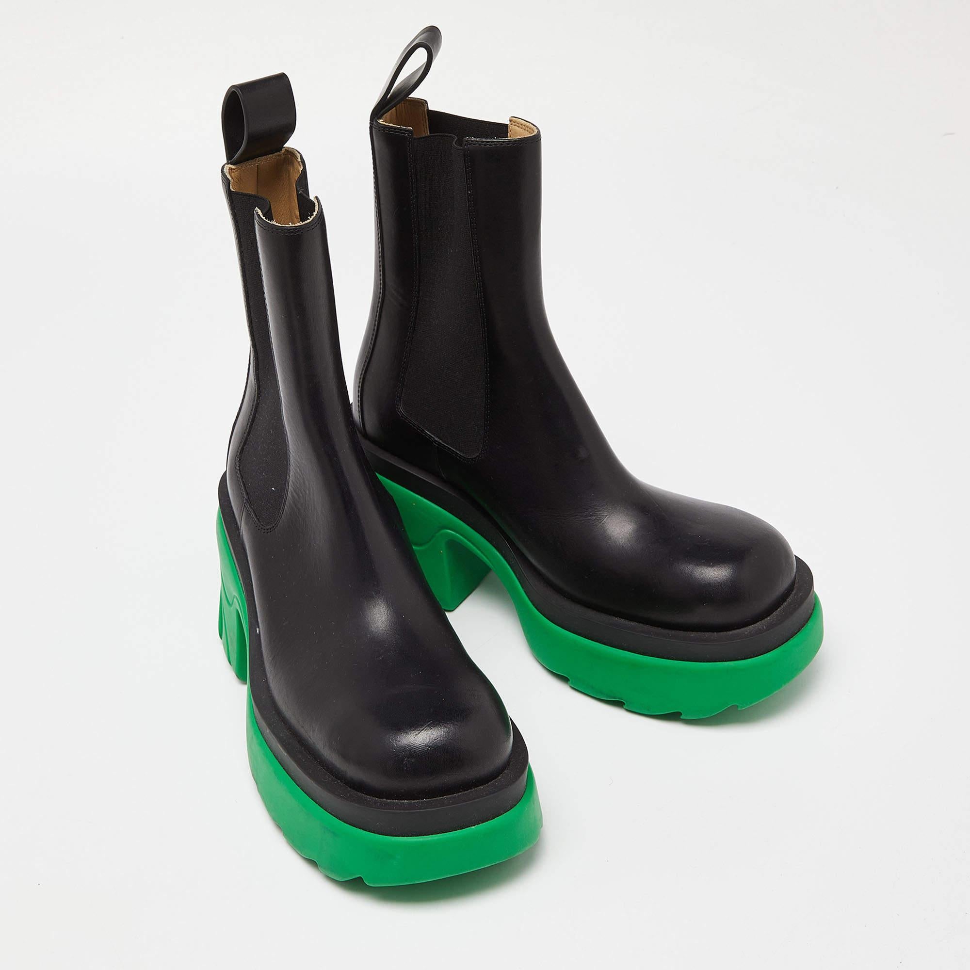 Bottega Veneta Black/Green Tire Chelsea Ankle Length Boots Size 37 For Sale 4